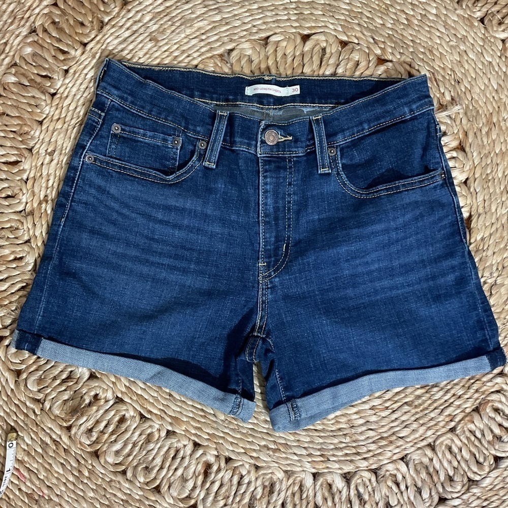 Pair of Levi Mid Length Denim Cuffed Shorts Waist 30 - Picture 2 of 12